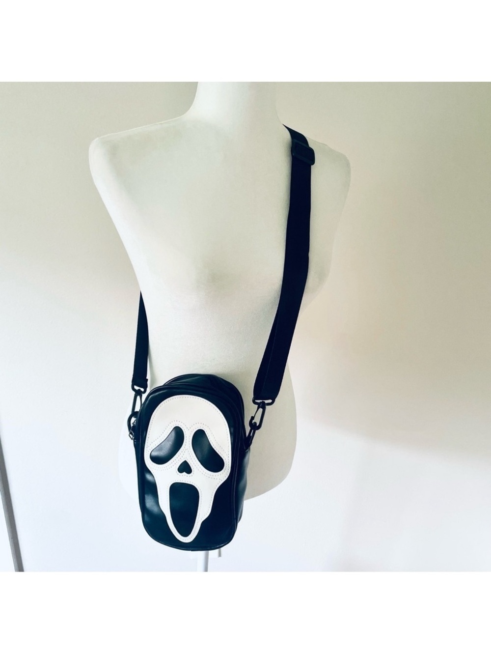 👻 NEW Halloween Ghost Face Crossbody Bag